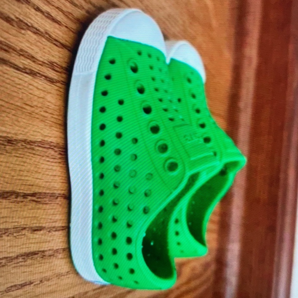 Native shoes kids size 4